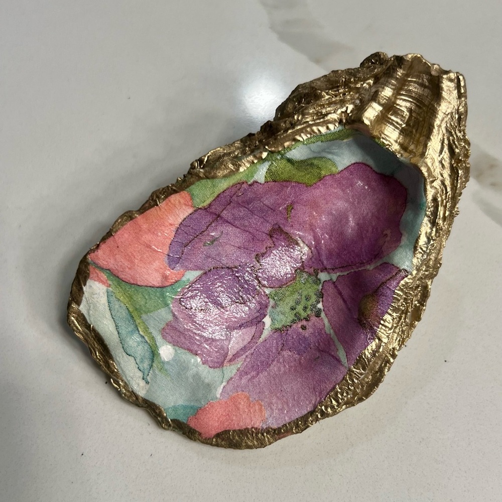 Spring Design decorative oyster shell
